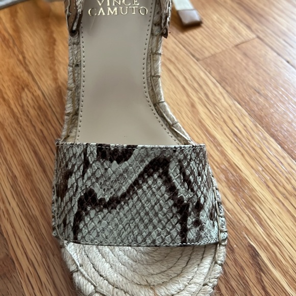 NWT/NIB Vince Camuto Wedge summer sandal - Picture 4 of 6